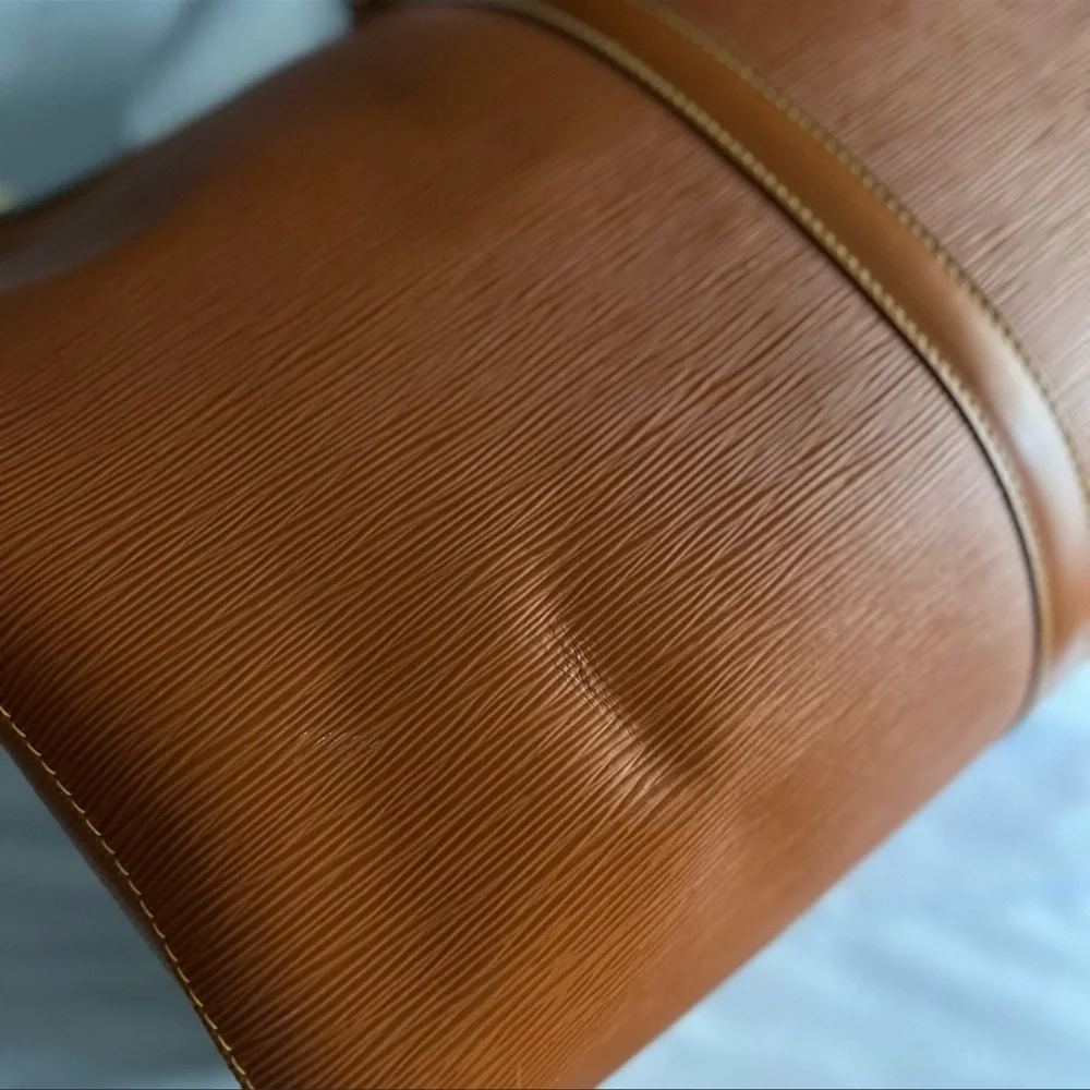 Louis Vuitton Leather Travel Bag - Picture 6 of 13